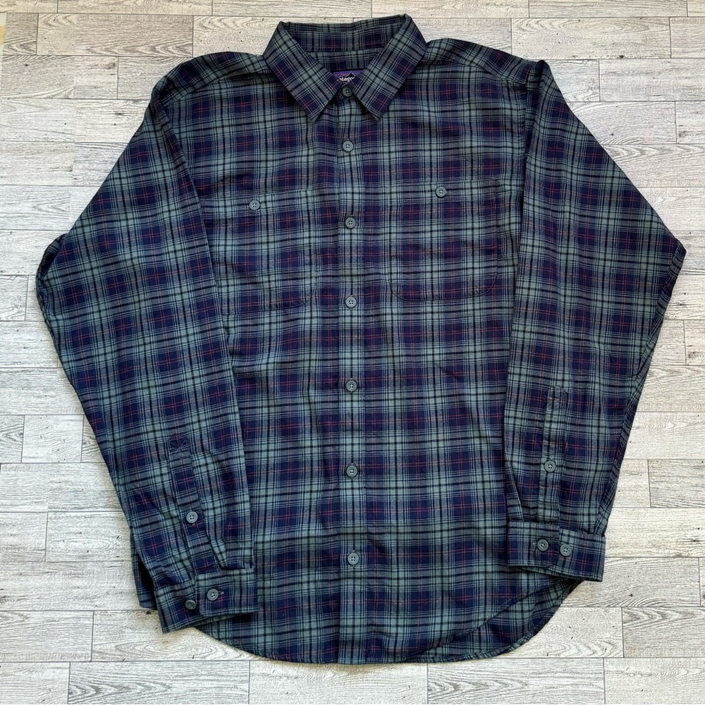 Patagonia Worn Wear Mens Long Sleeved Button Up Shirt Size Medium Blue Plaid